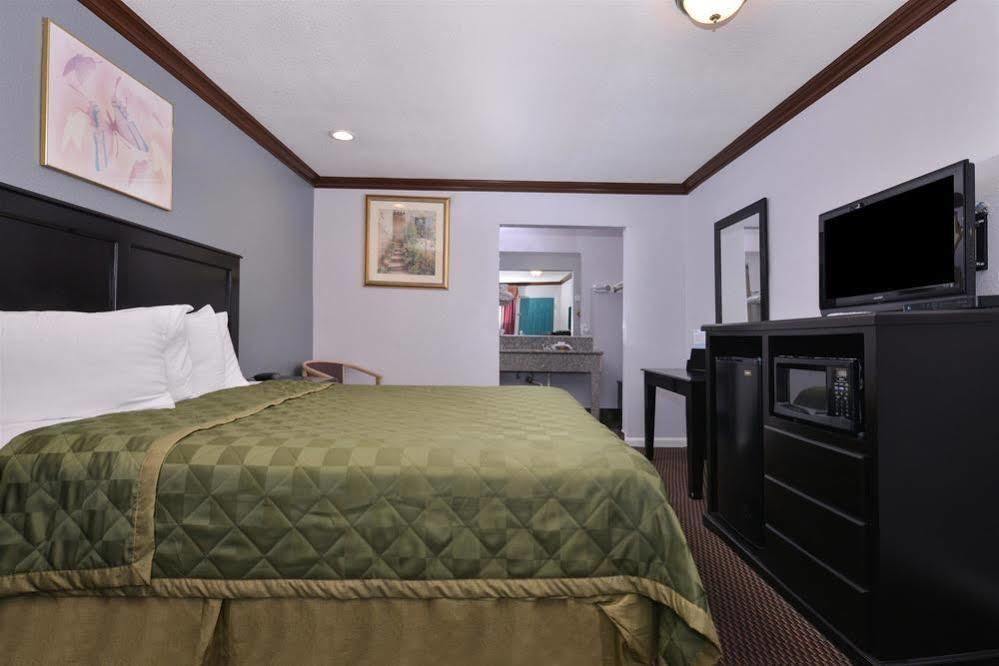 Americas Best Value Inn Corona Ngoại thất bức ảnh
